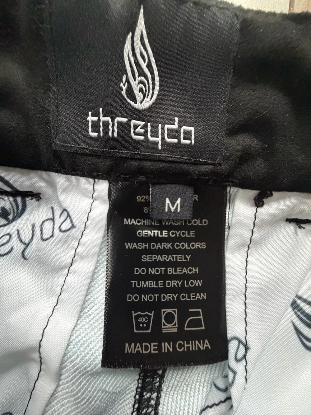 Threyda Flashpoint Board Shorts Geometric Isometric Print NWOT Sz M